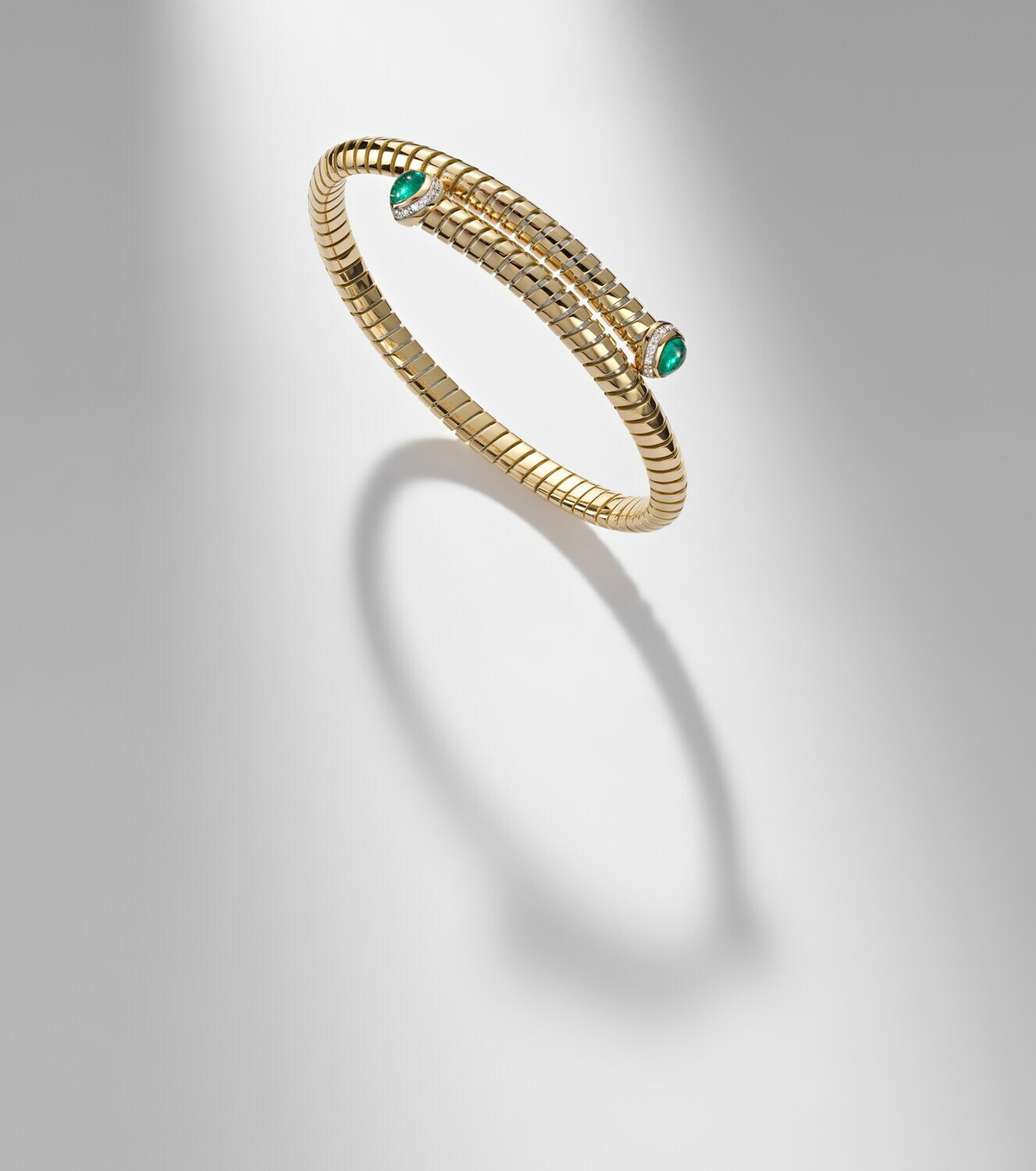 Marina B 18kt yellow gold bangle with emeralds and diamonds