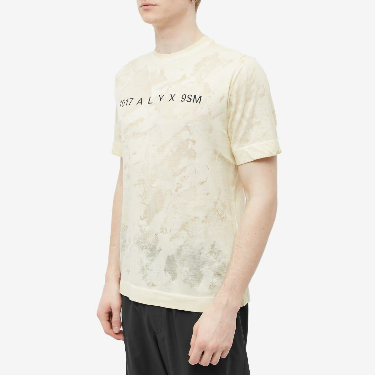 【関税込み】1017 ALYX 9SM オフホワイト Transluscent Tシャツ 1017 ALYX 9SM Men's Transluscent Graphic T-Shirt in Dirty