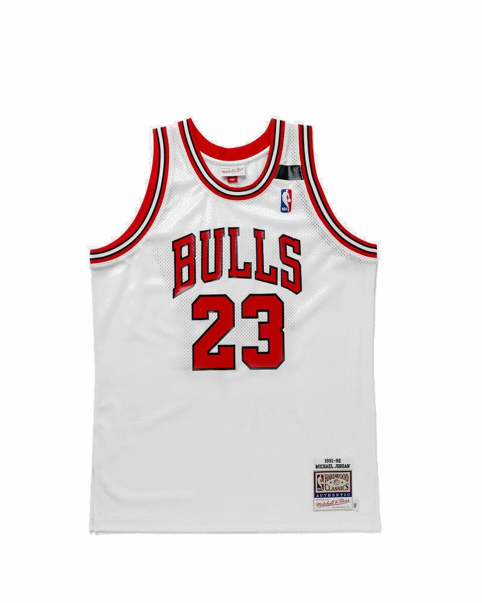Photo: Mitchell & Ness Nba Authentic Jersey Chicago Bulls 1991 92 Michael Jordan #23 White - Mens - Jerseys