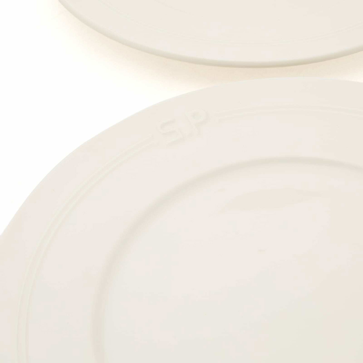 Service Projects Métier Embossed Lunch Plate - Set of 2 in White 