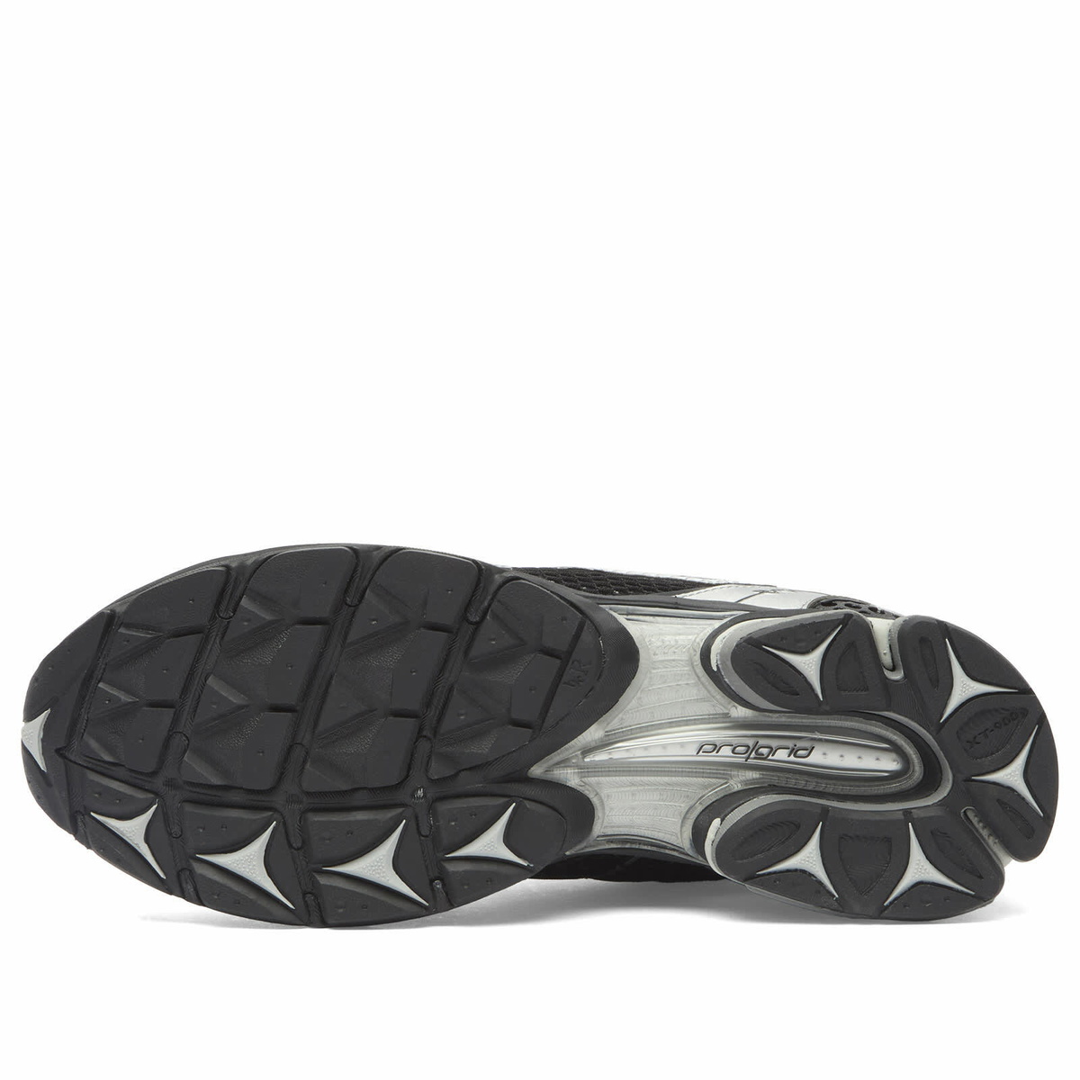 Saucony Progrid Triumph 4 Sneaker in Black/Silver
