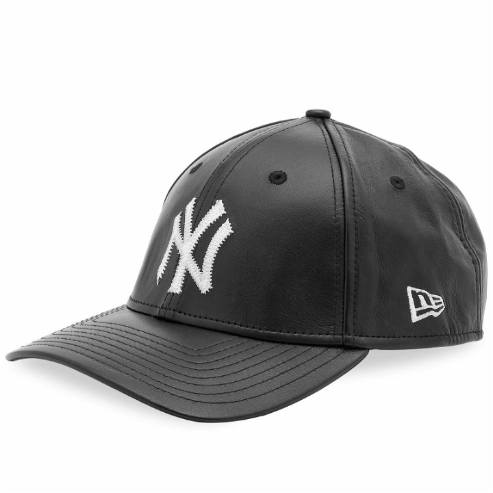 Photo: New Era Men's New York Yankees Leather 9Forty Adjustable Cap in Black