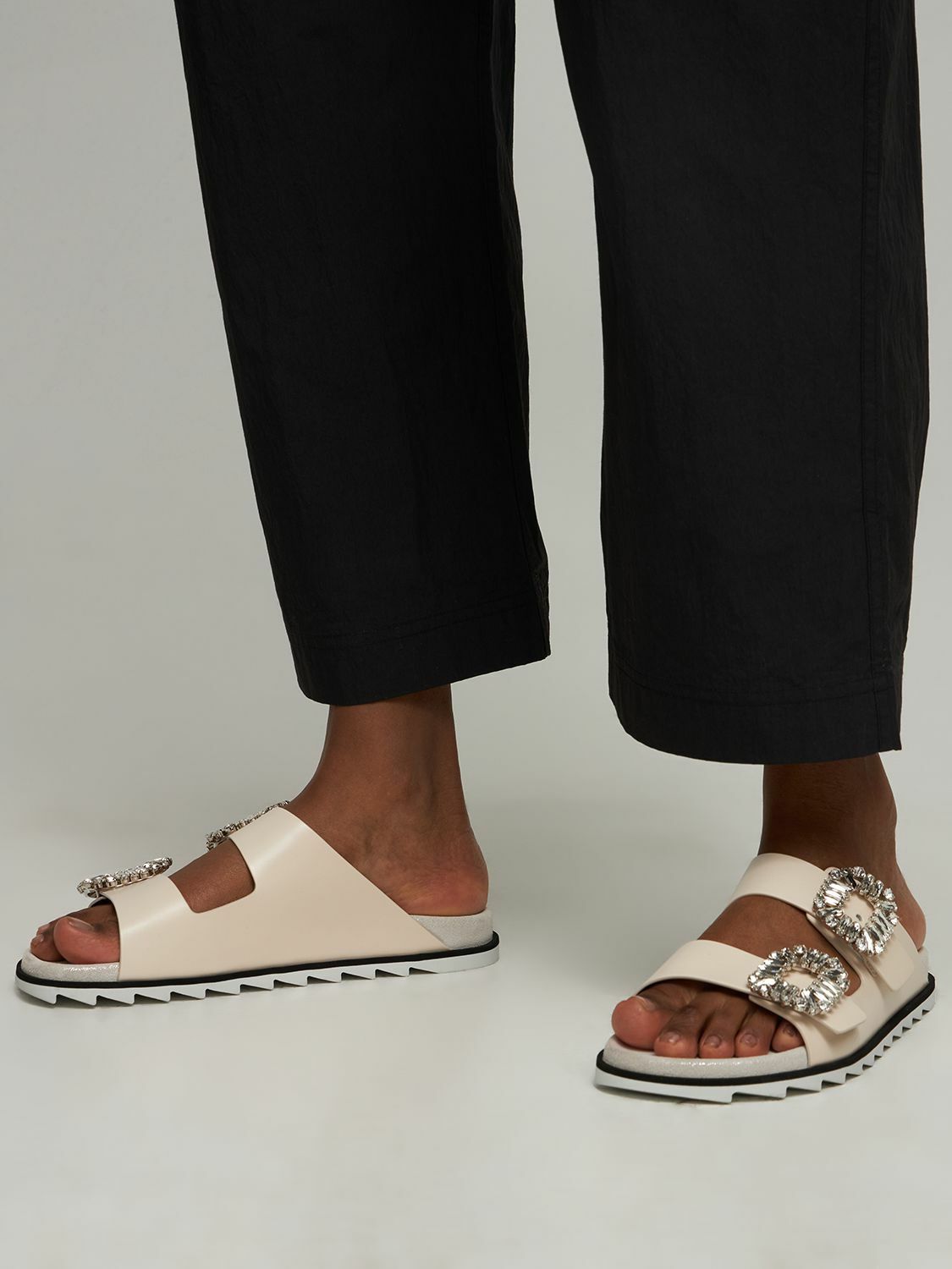 Roger Vivier◆Slidy Viv レザーサンダル 20mm ROGER VIVIER 20mm Slidy Viv Leather Sandals Roger Vivier