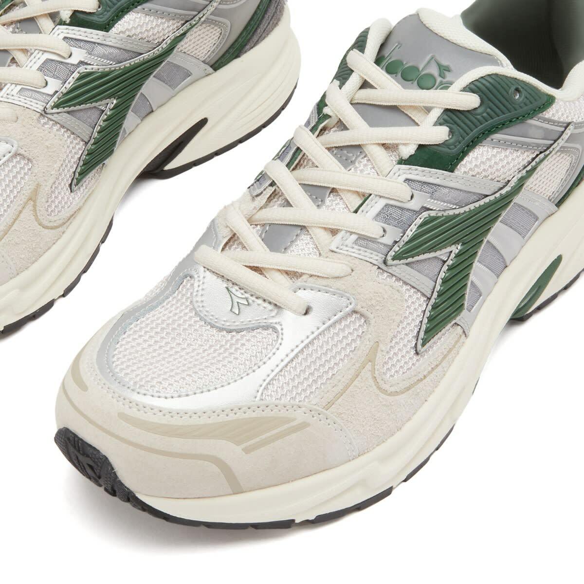 Diadora Mythos Star Sneaker in Light Grey/Metallic