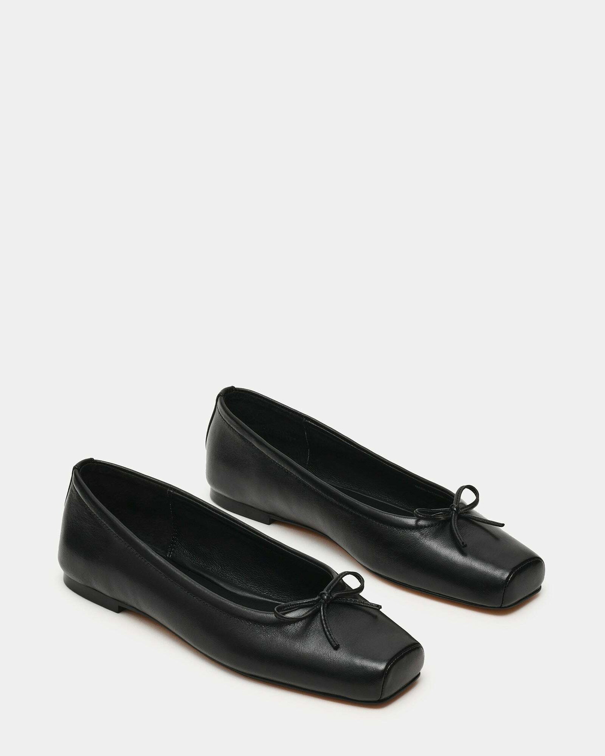 Steve Madden Eleve Flats in Black
