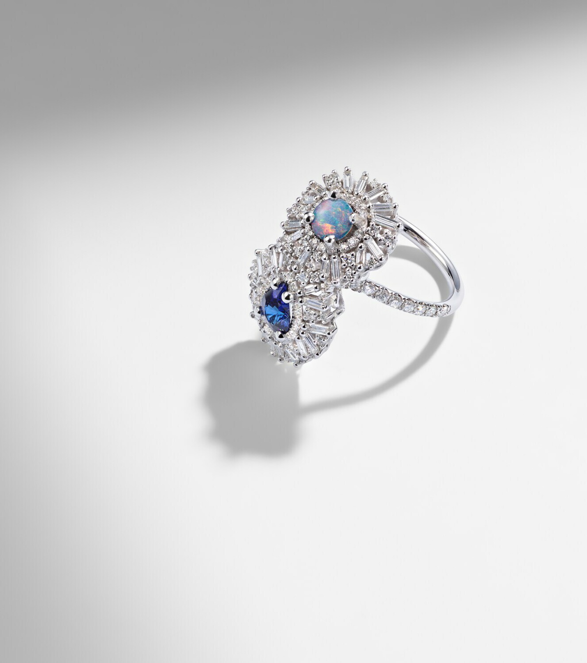 Suzanne Kalan 18kt white gold (750/1000) ring with gemstones