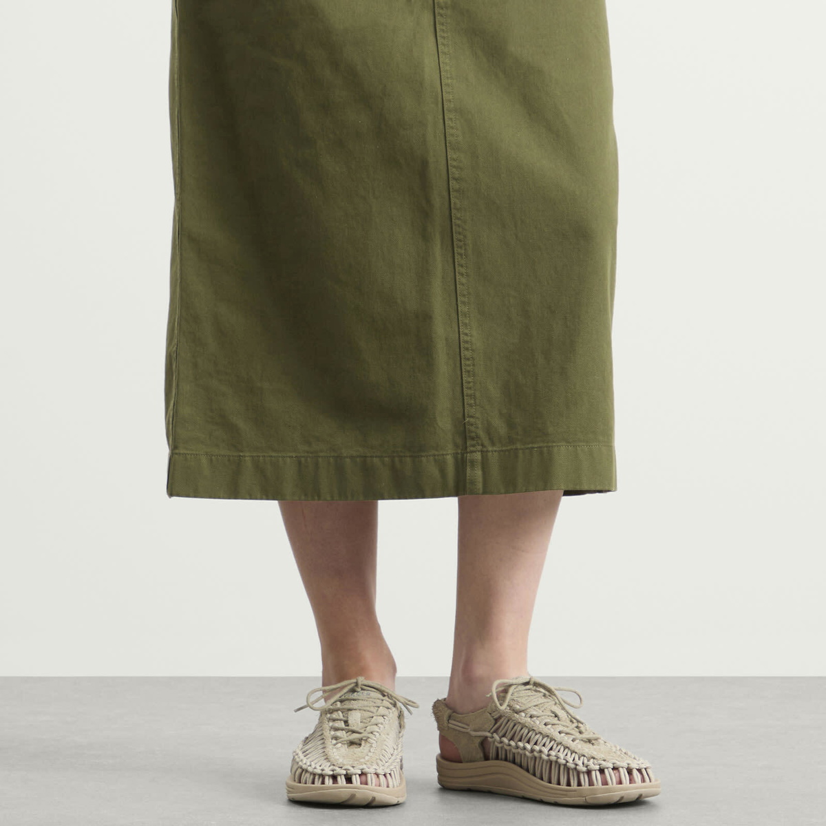 Keen Women's Uneek Leather in Abbey Stone/Plaza Taupe