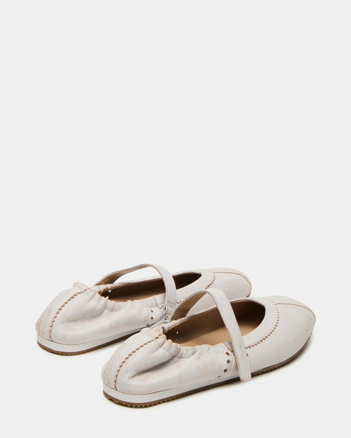 Steve Madden Anaya Flats in White