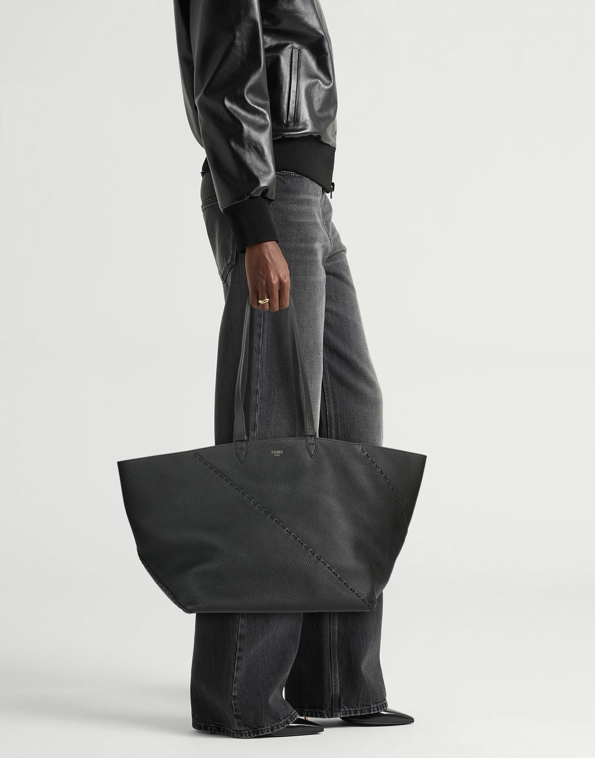 Fendi Womens Shoulder bag in Black
