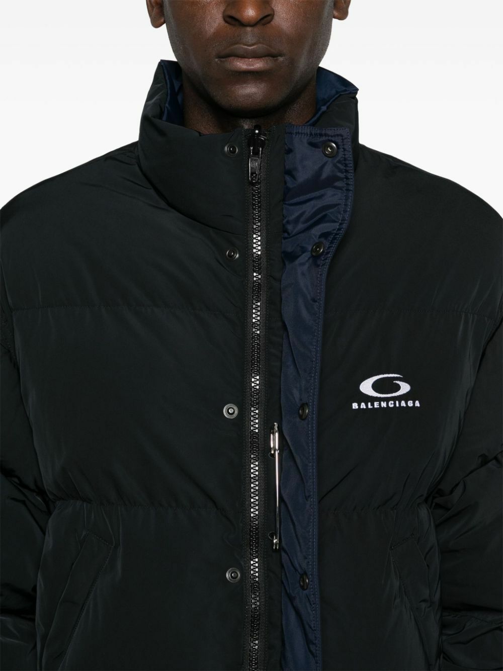 【BALENCIAGA】Polyester Padded Jacket ブラック Balenciaga logo-print Hooded Padded Jacket | Black | FARFETCH