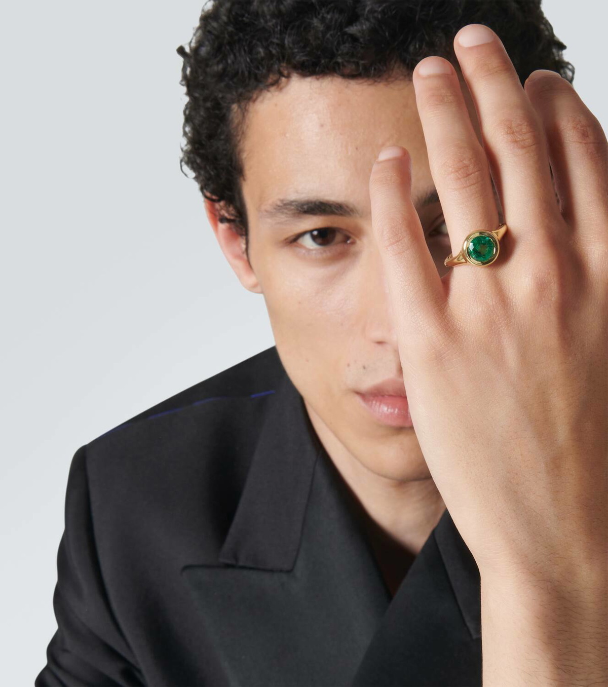 Octavia Elizabeth Lenny 18kt gold ring with emerald