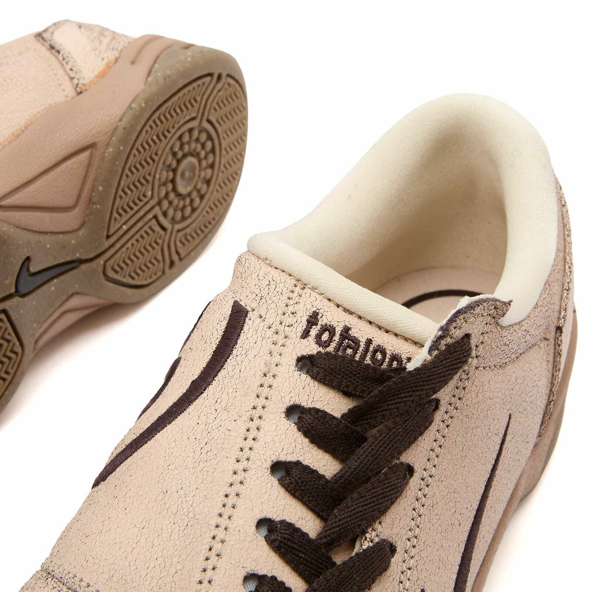 Nike Total 90 Prm Sneaker in White/Shadow/Brown