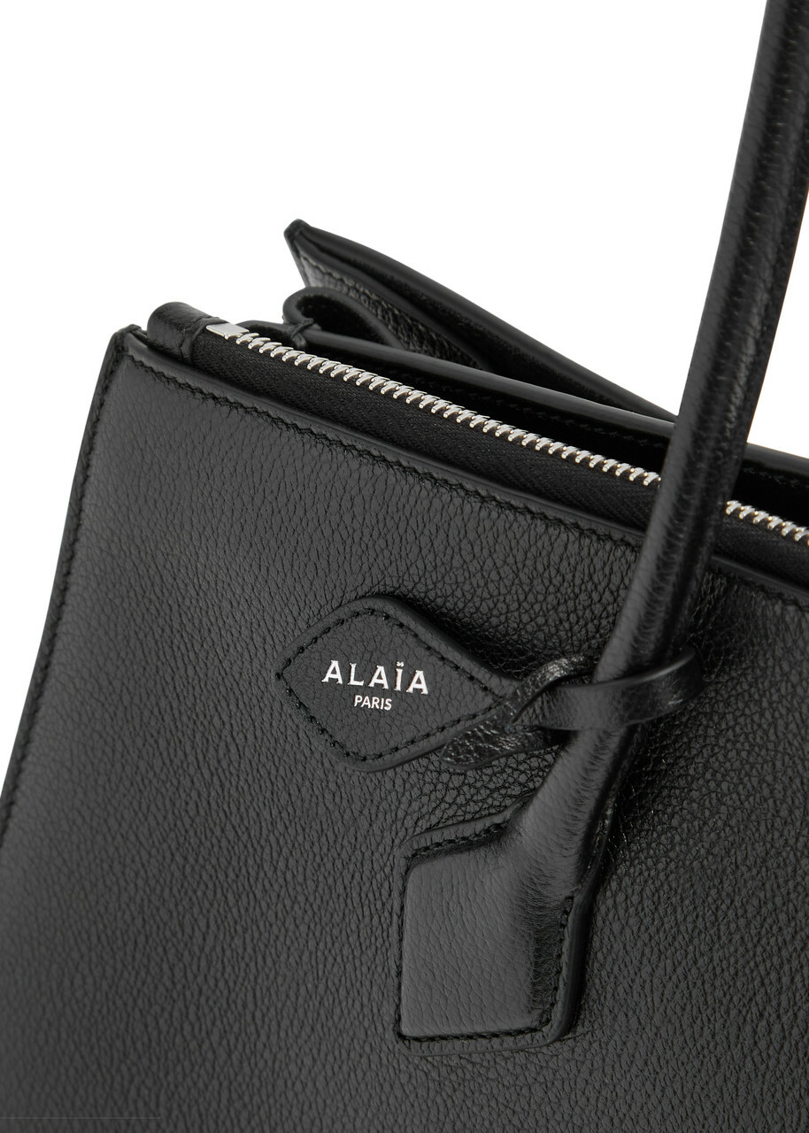 Alaïa Le Teckel Grained Leather Tote - Black - One Size