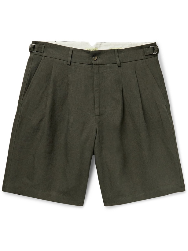 Photo: DE BONNE FACTURE - Pleated Linen Shorts - Green