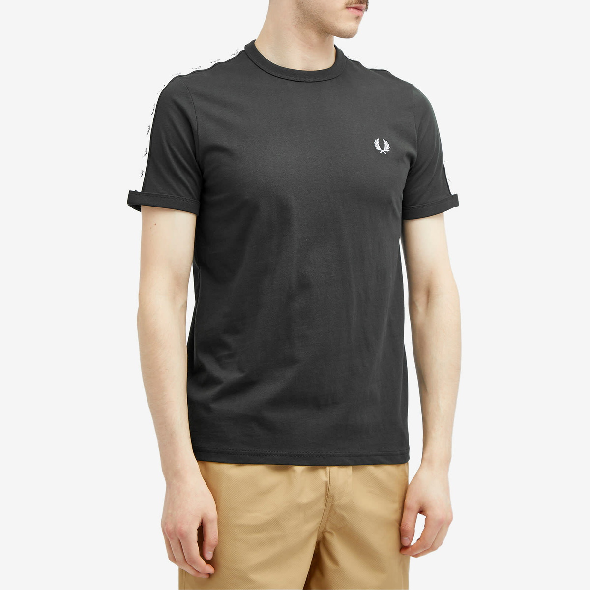 Fred Perry ブラック Taped Ringer Tシャツ Taped Ringer T-Shirt - Black | Women's Shirts | Checked