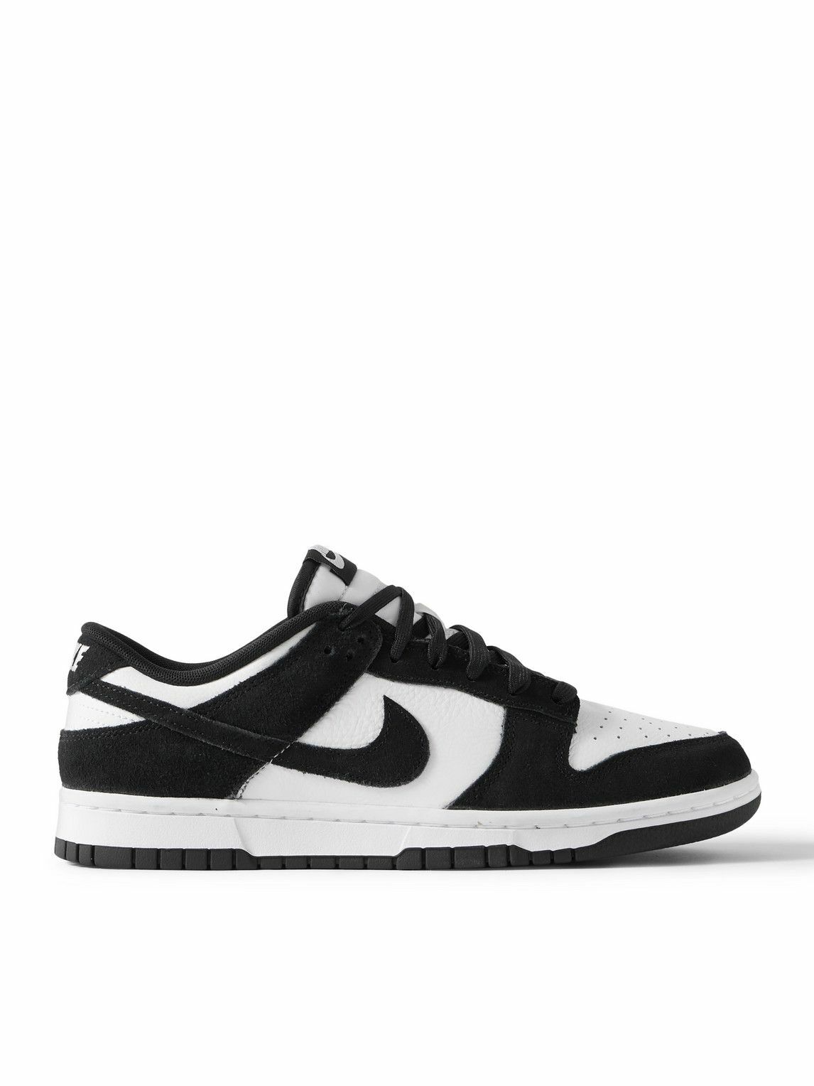 black and white low dunk nike