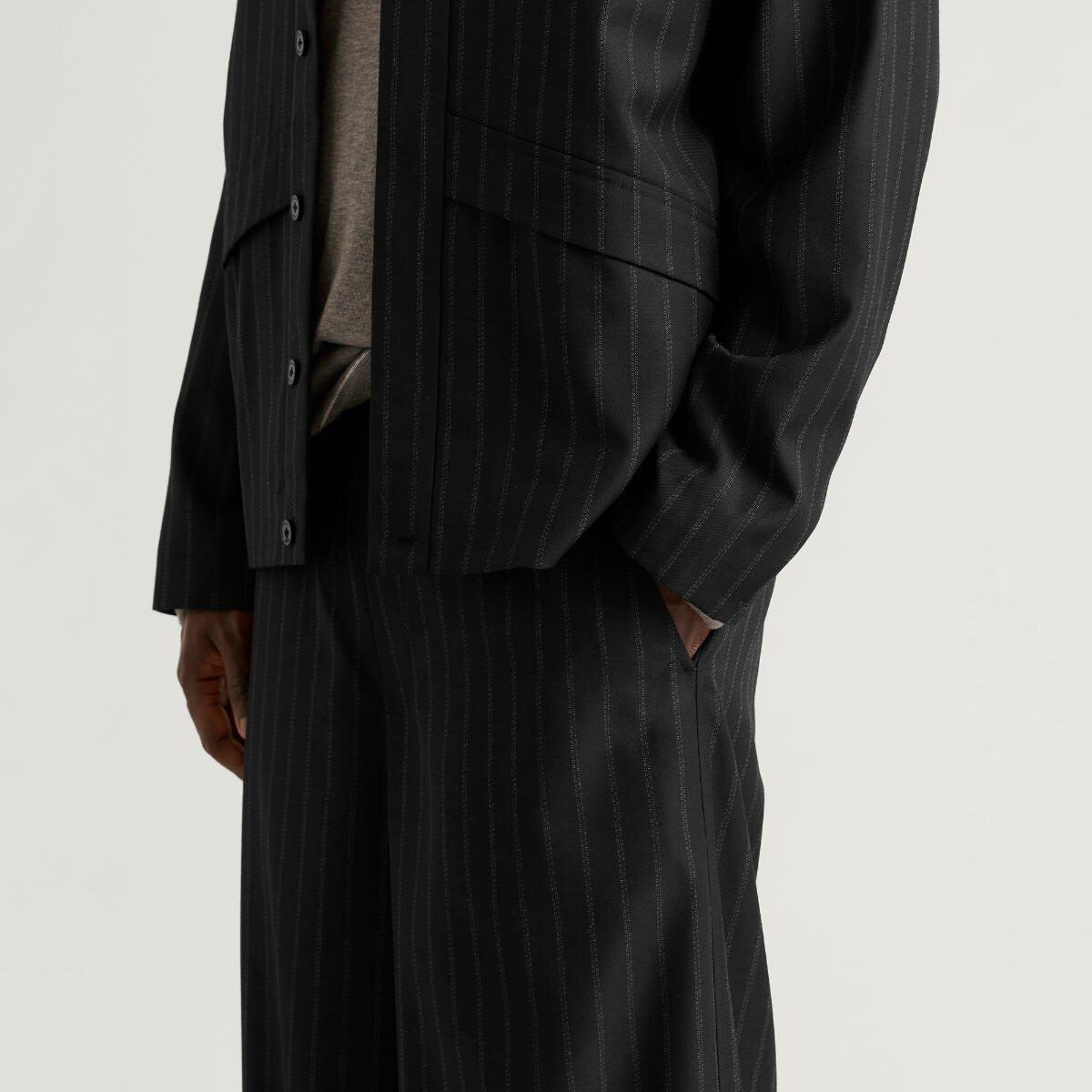 END. x Samsøe Samsøe Men's Saeryx Wide Elasticated Trousers in Black Pinstripe