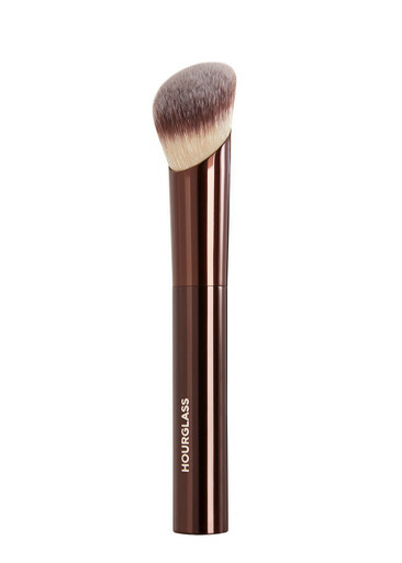 Photo: Hourglass Ambient Soft Glow Foundation Brush