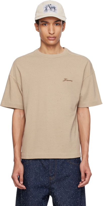 Photo: JACQUEMUS Beige 'Le Brodero' T-shirt