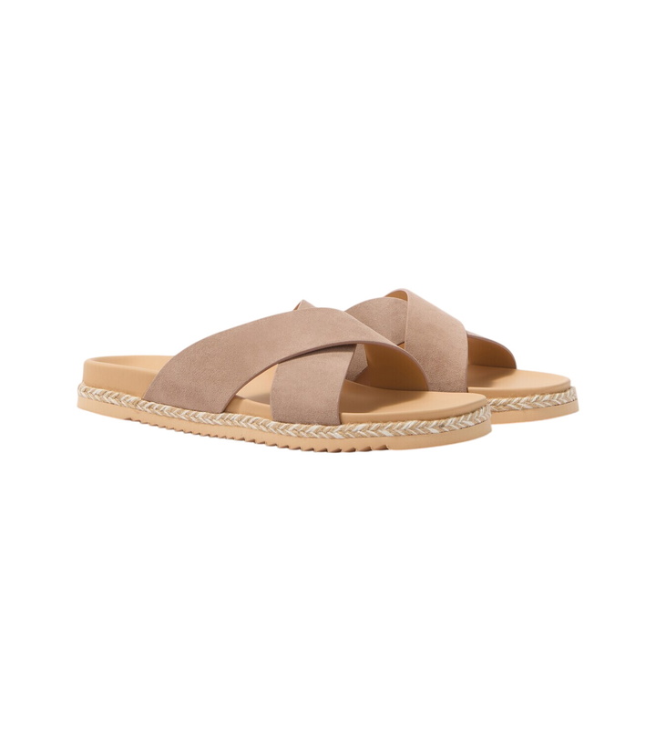 Photo: Frescobol Carioca Breno suede sandals