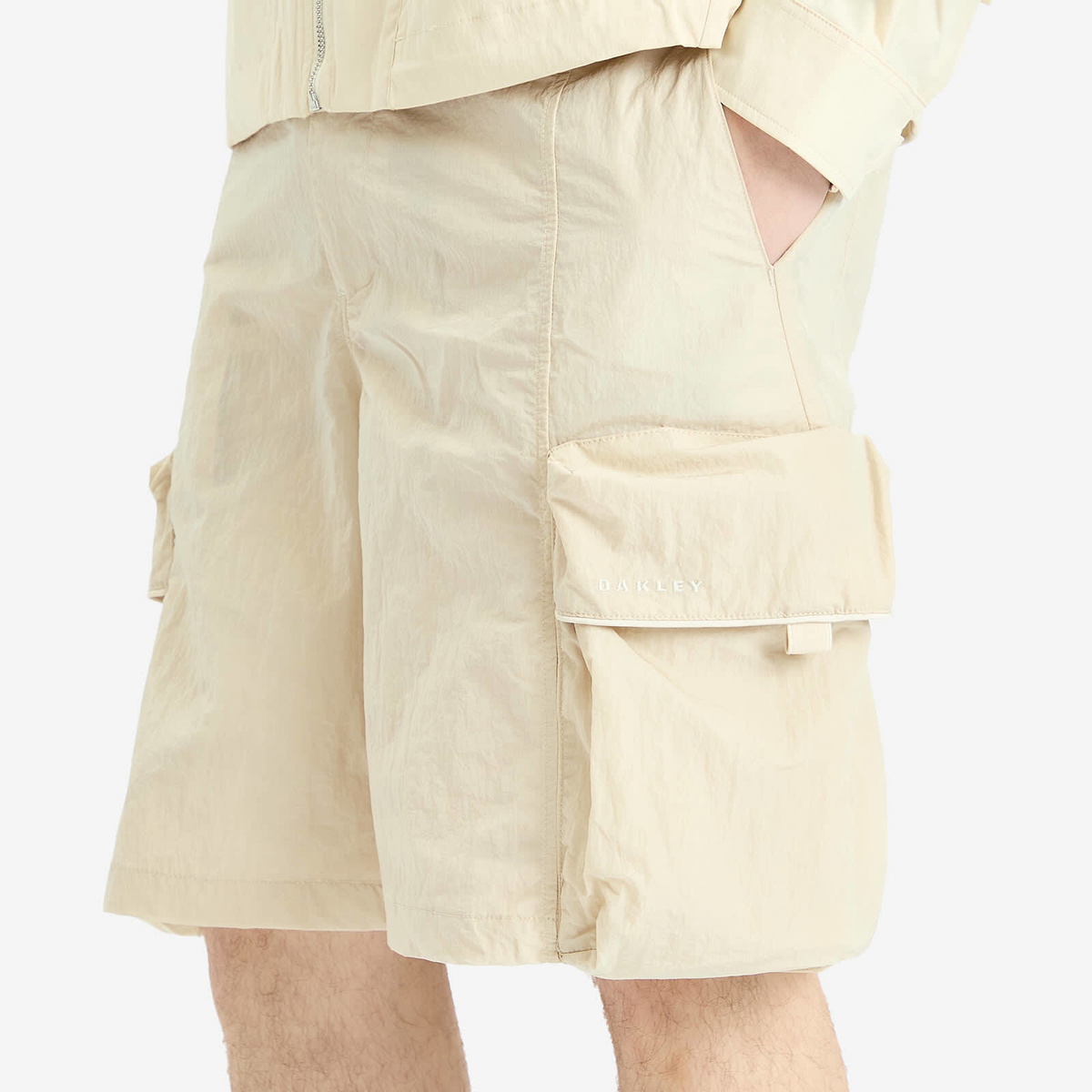 Oakley Men's Reserve Cargo Shorts in Mist