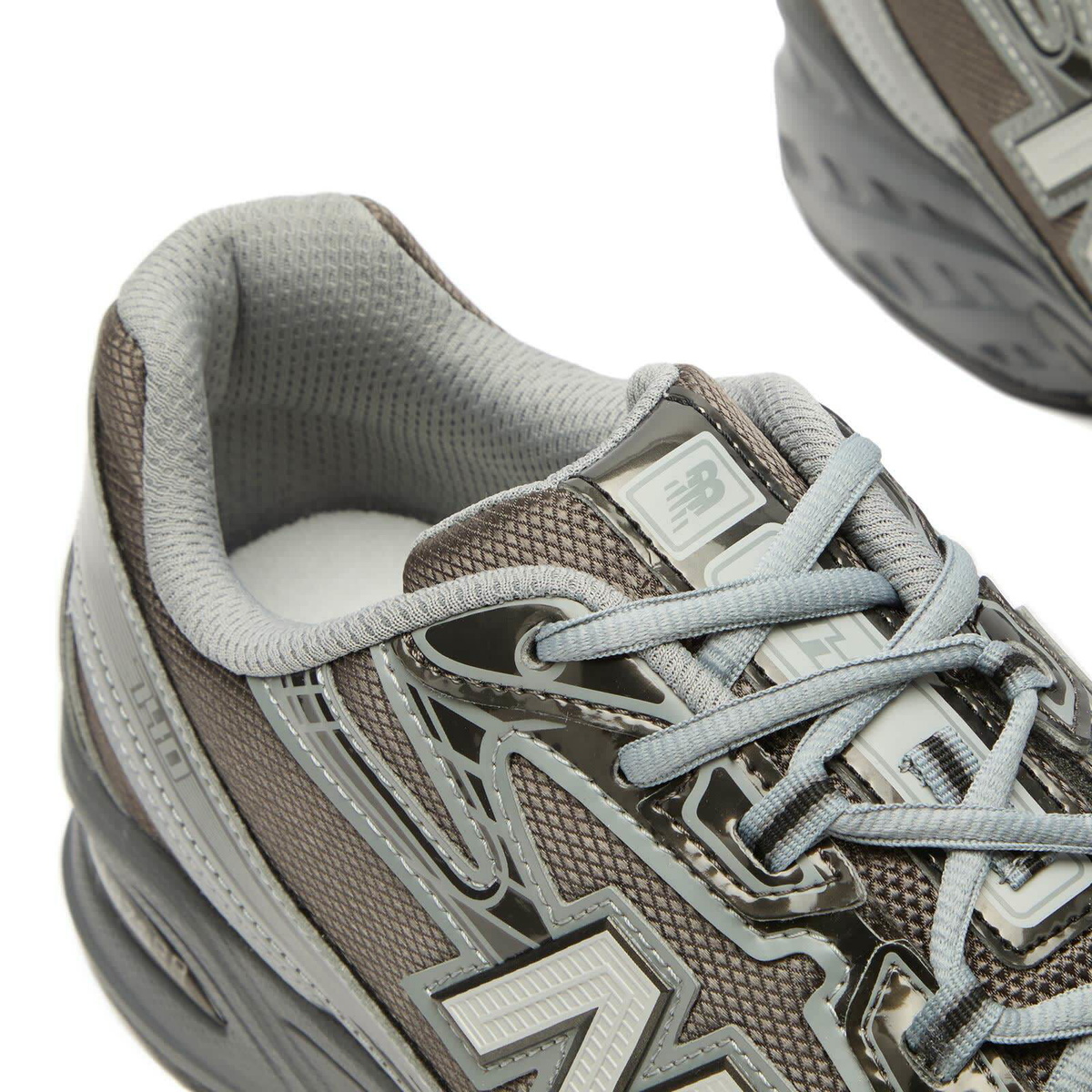 New Balance 740 Sneaker in Black Metallic/Castlerock Pfp