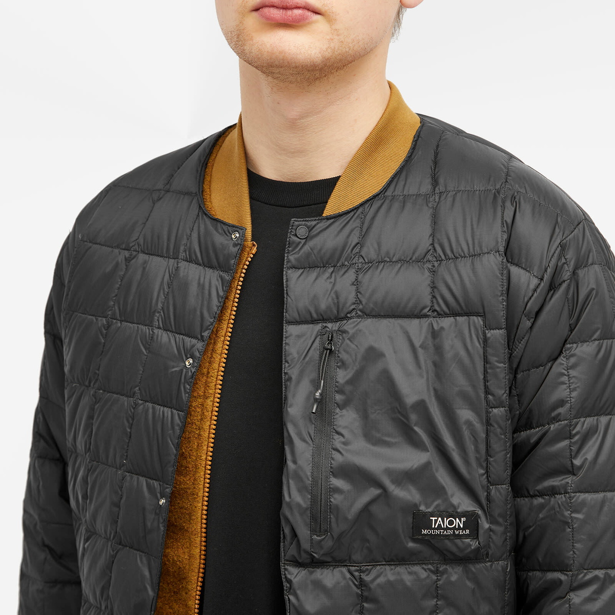 Taion Men's Mountain Crew Neck Light Down Jacket in Black