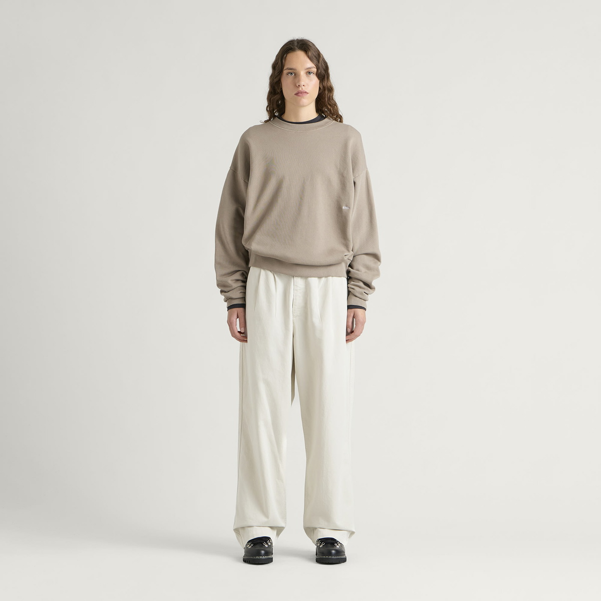 END. Signature Sweatshirt in Khaki