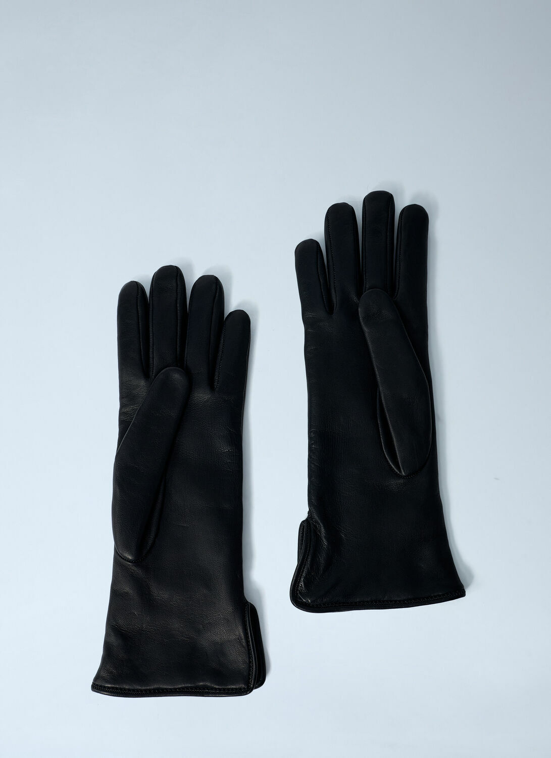 Gucci Logo Embossed Gloves