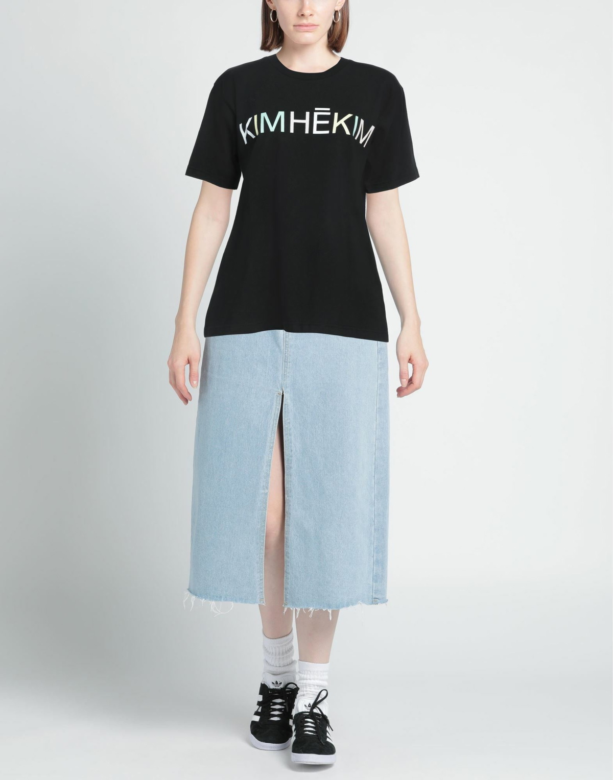 Kimhekim Womens T-shirt in Black