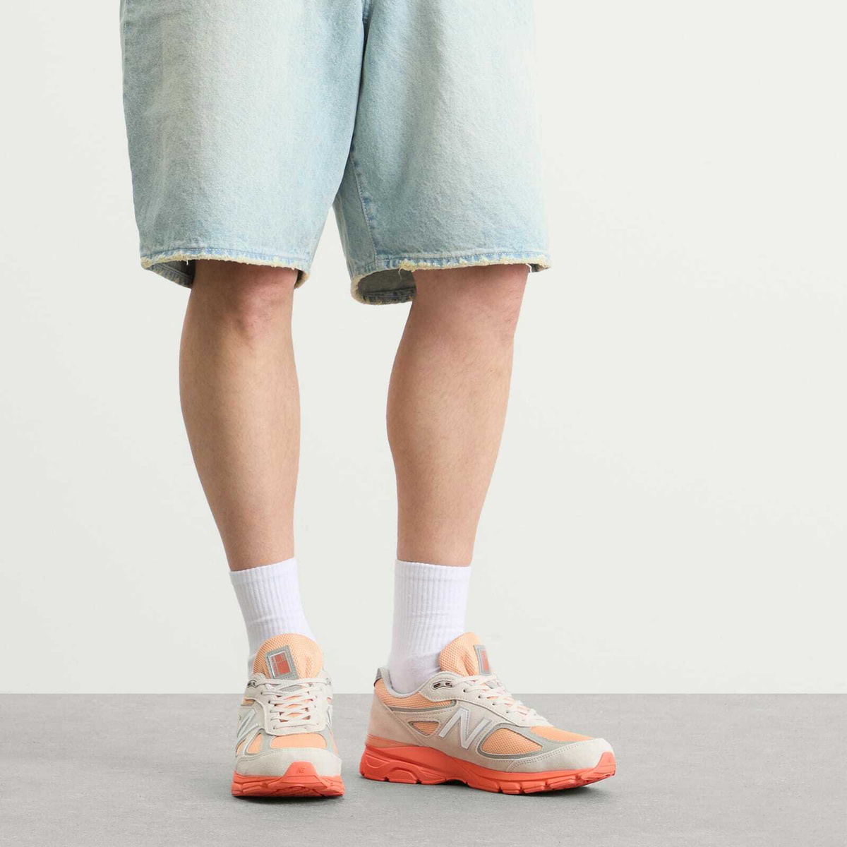 New Balance 990v4 Sneaker in Moonbeam/Tangerine Heat