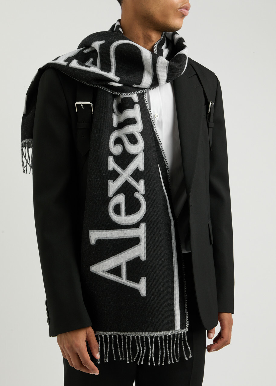 【送料&関税込】Alexander McQueen Logo Print Scarf Alexander McQueen Logo Print Scarf | italist