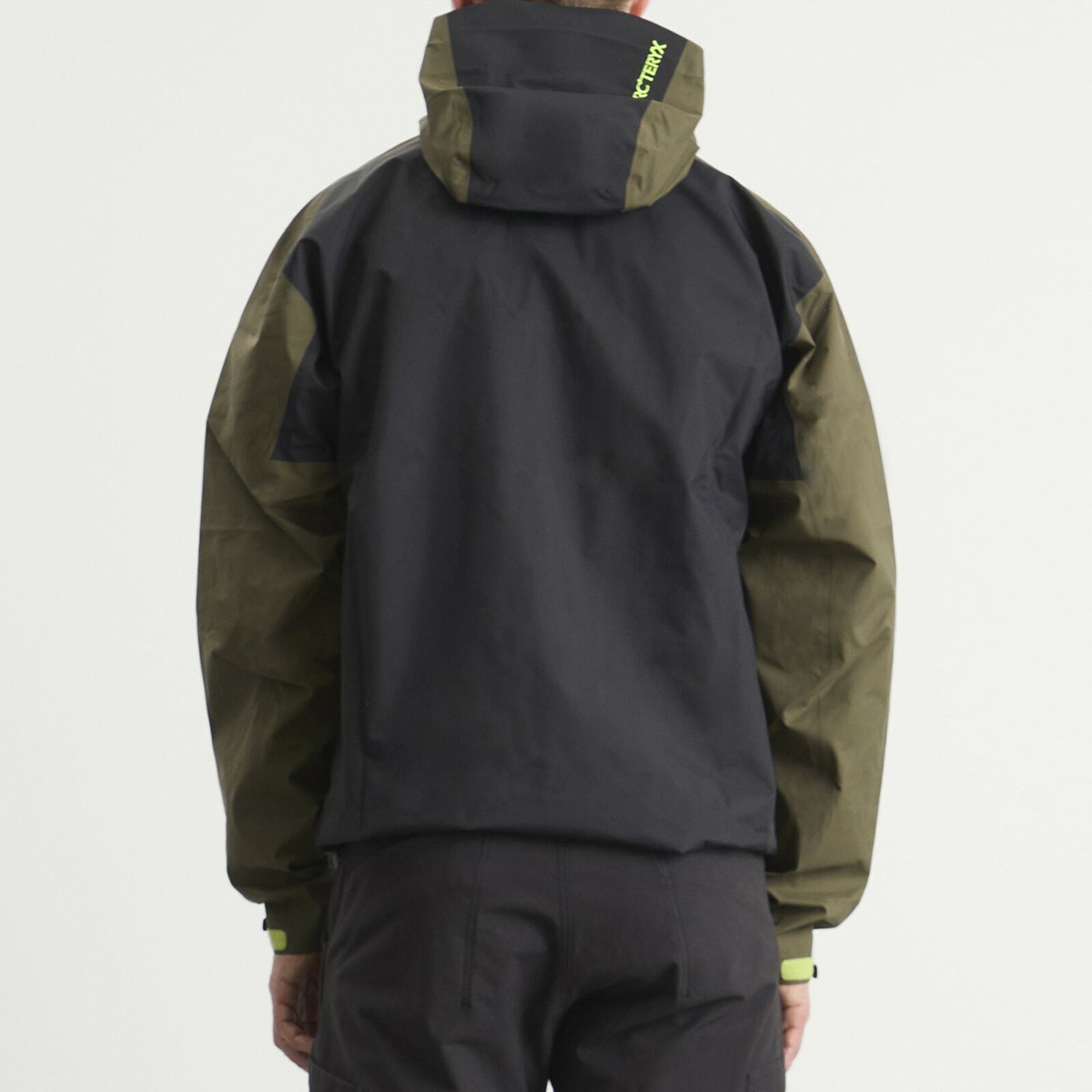 Arc'teryx Men's Beta Gore-Tex Jacket in Spotlight Arc'teryx