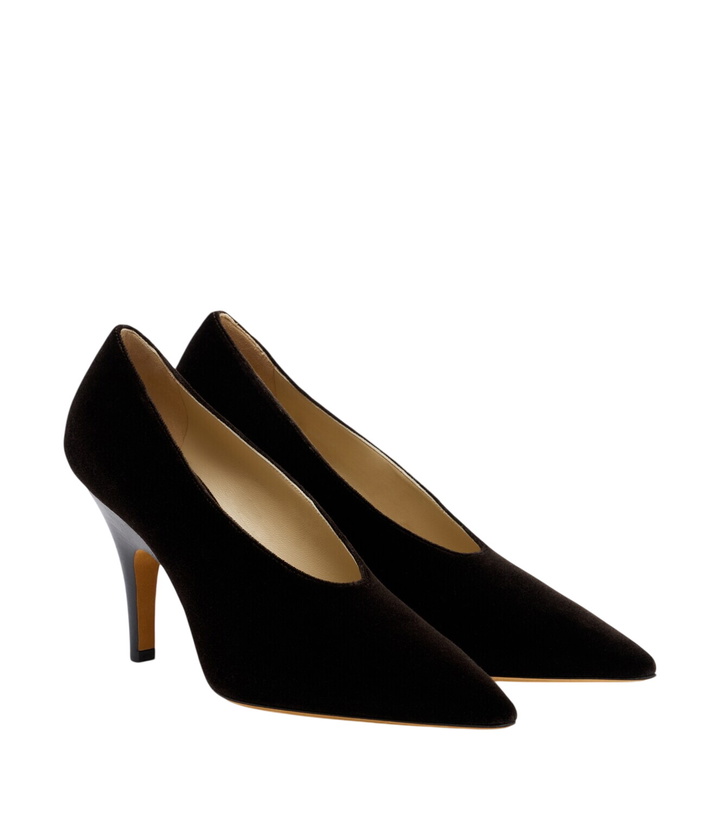 Photo: Le Monde Béryl Petra velvet pumps