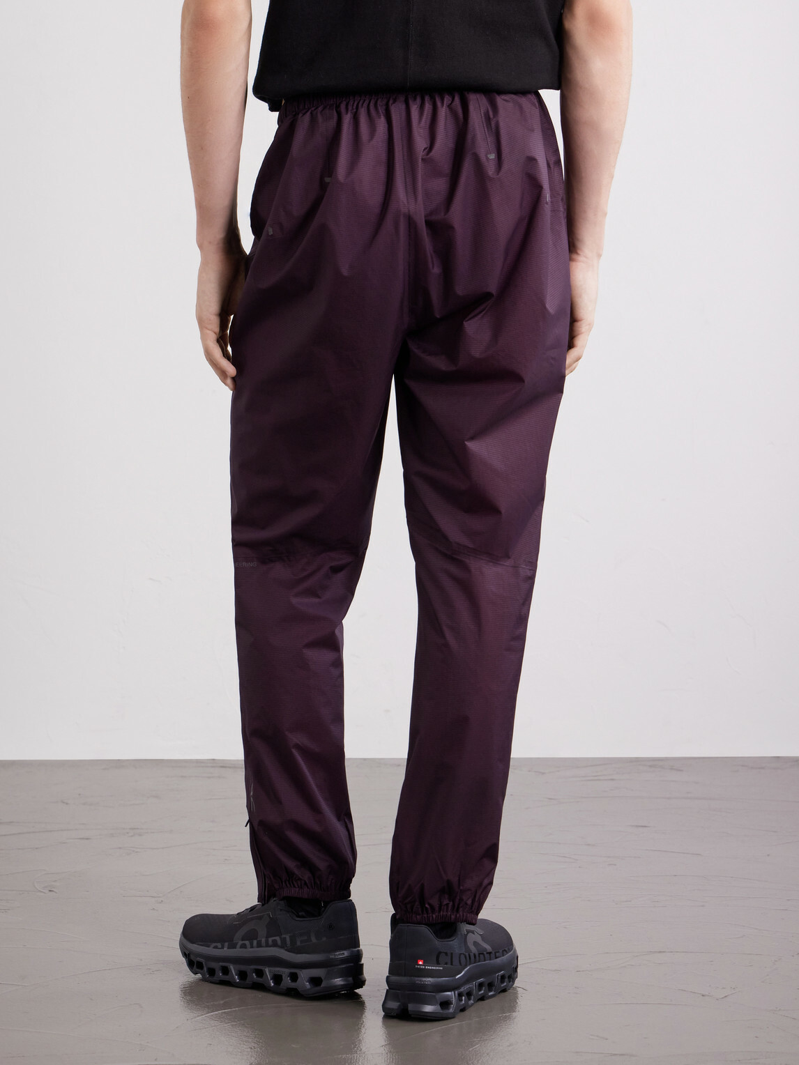 On - Ultra Straight-Leg Guardatec™ Shell Trousers - Burgundy