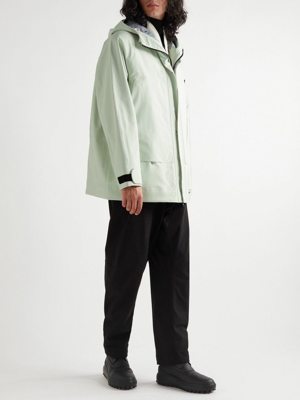 Hooded jacket stone island shadow project gore tex Stone Island Shadow Project GORE-TEX Paclite Jacket , Season Spring Summer 2021 , A high-end fusion of performance fabric and tactical design this piece from Stone Island s Shadow Project