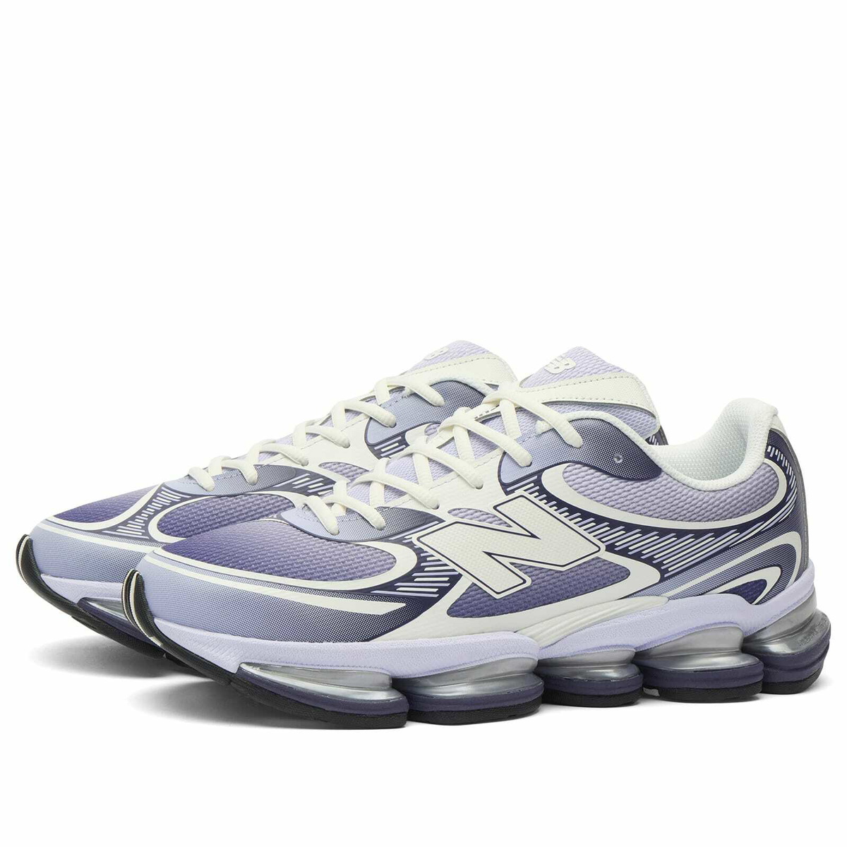 New Balance 2000 Sneaker in Boysenberry/Smoked Violet/Sea Salt