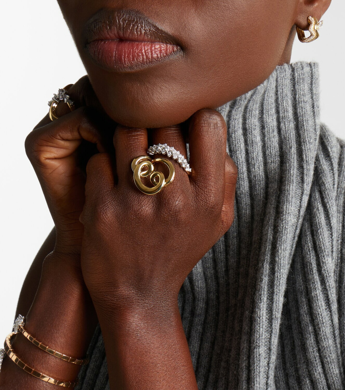 Yeprem 18kt gold (750/1000) ring with diamonds