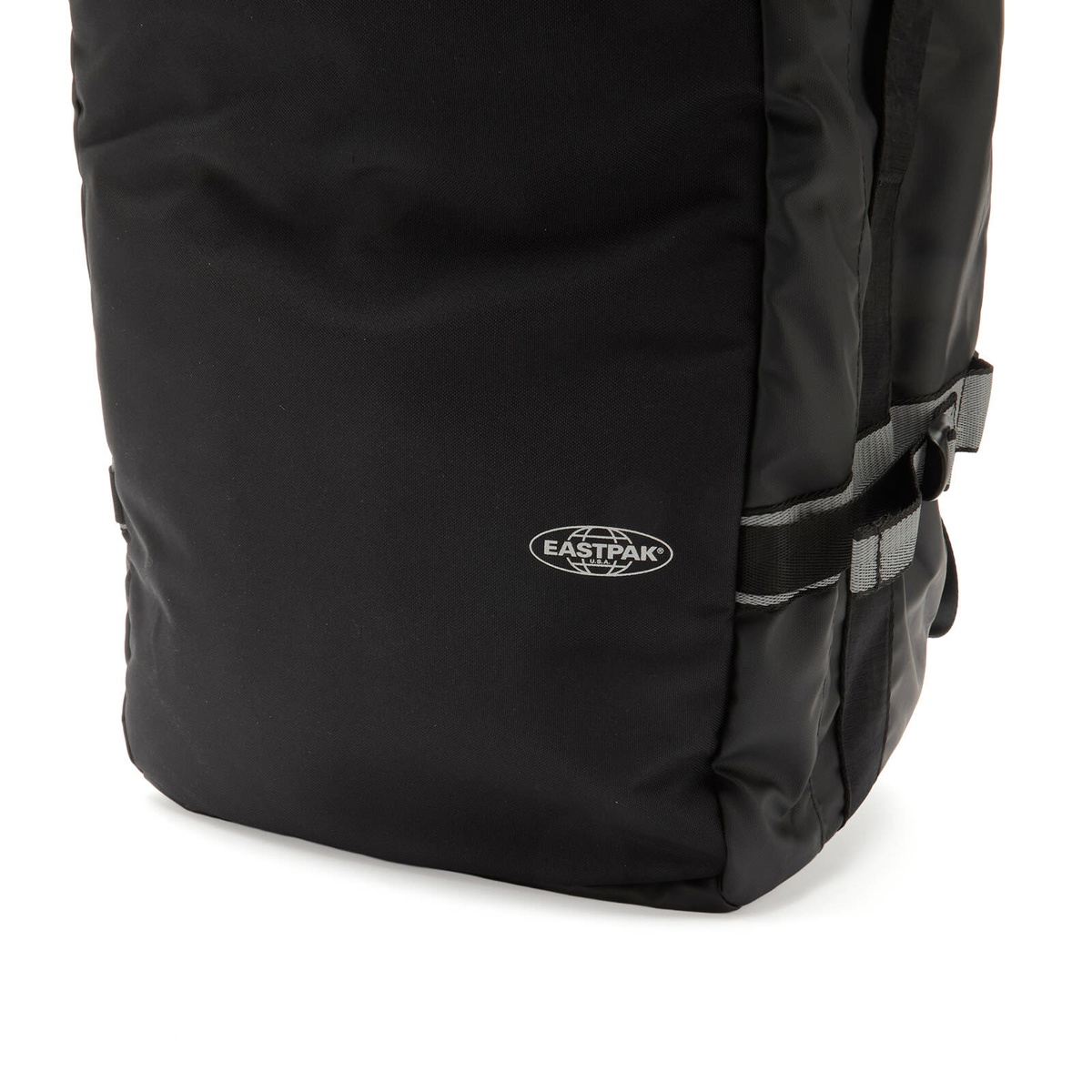 Eastpak Duffel Pack Medium in Tarp Black Reflect 