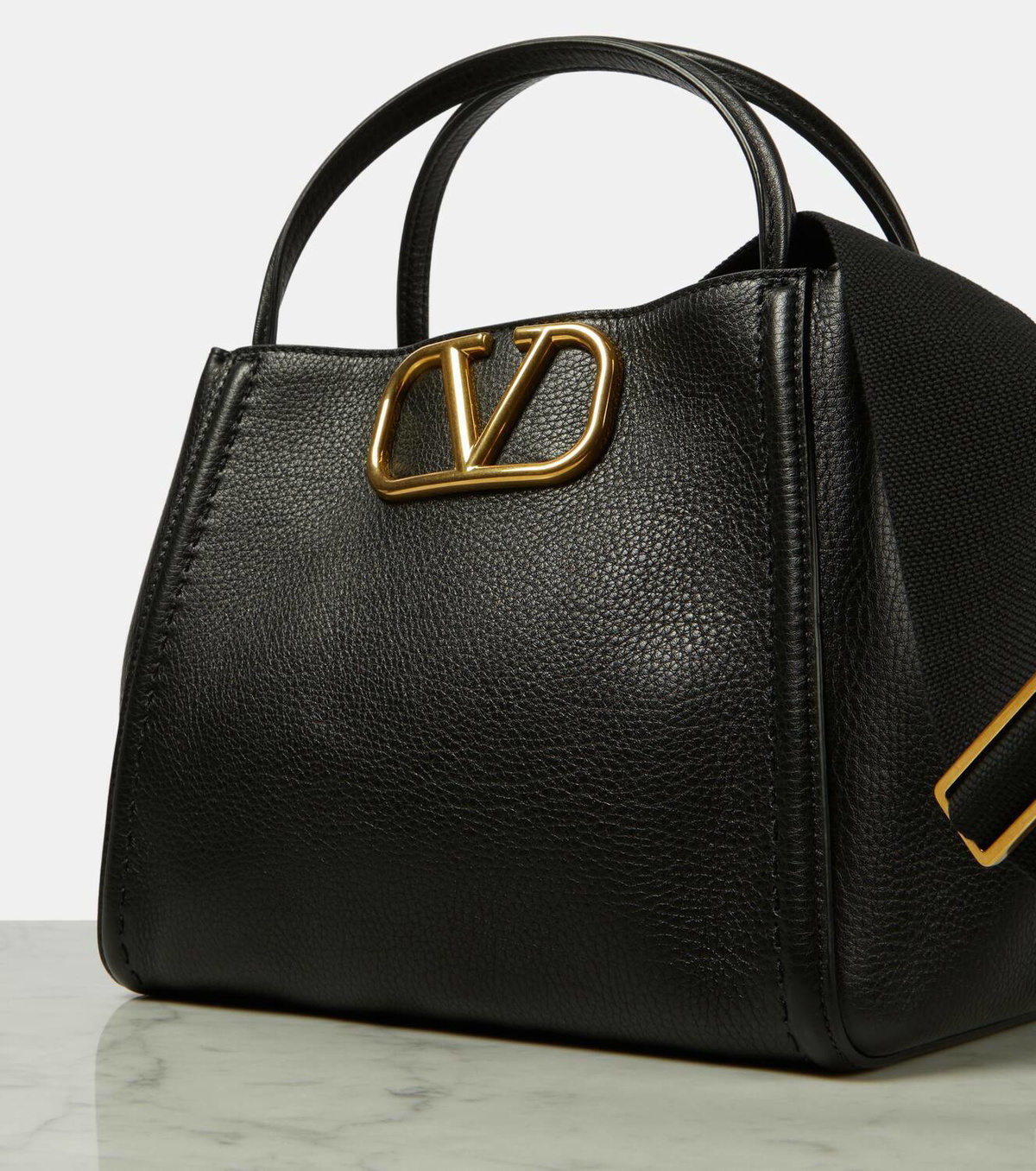 トートバッグ VALENTINO GARAVANI Black Leather Alltime Shoulder Bag Valentino Garavani Small Alltime Leather Tote Bag | Black