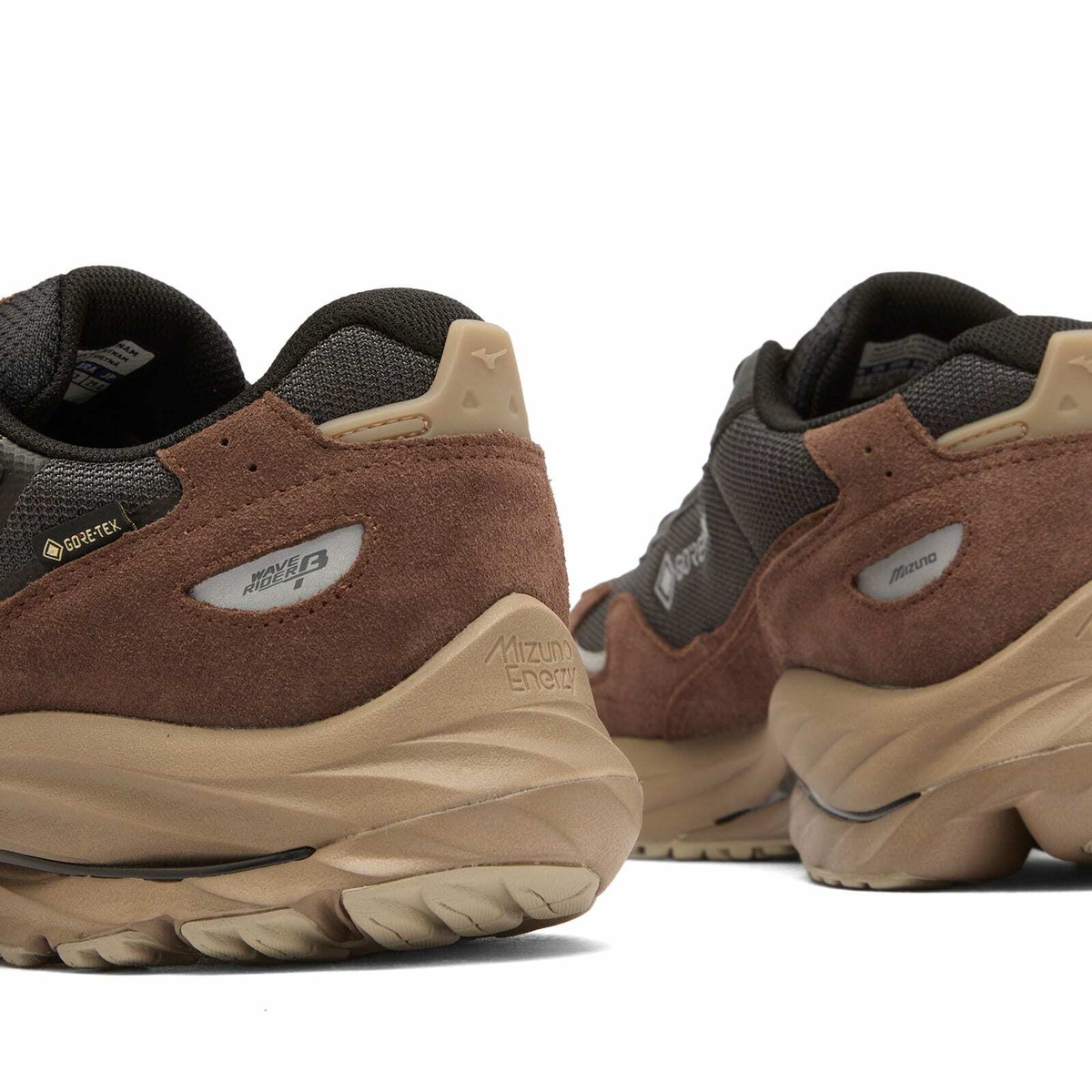 Mizuno WAVE RIDER β GTX Sneaker in Black Sand/Chicory Coffee