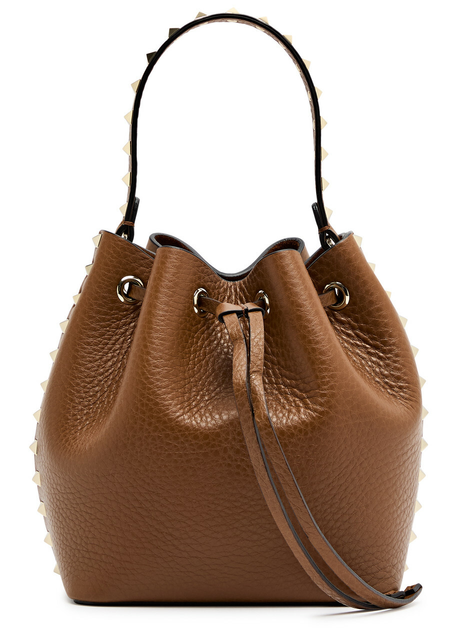Valentino Garavani Rockstud Grained Leather Bucket bag - Tan