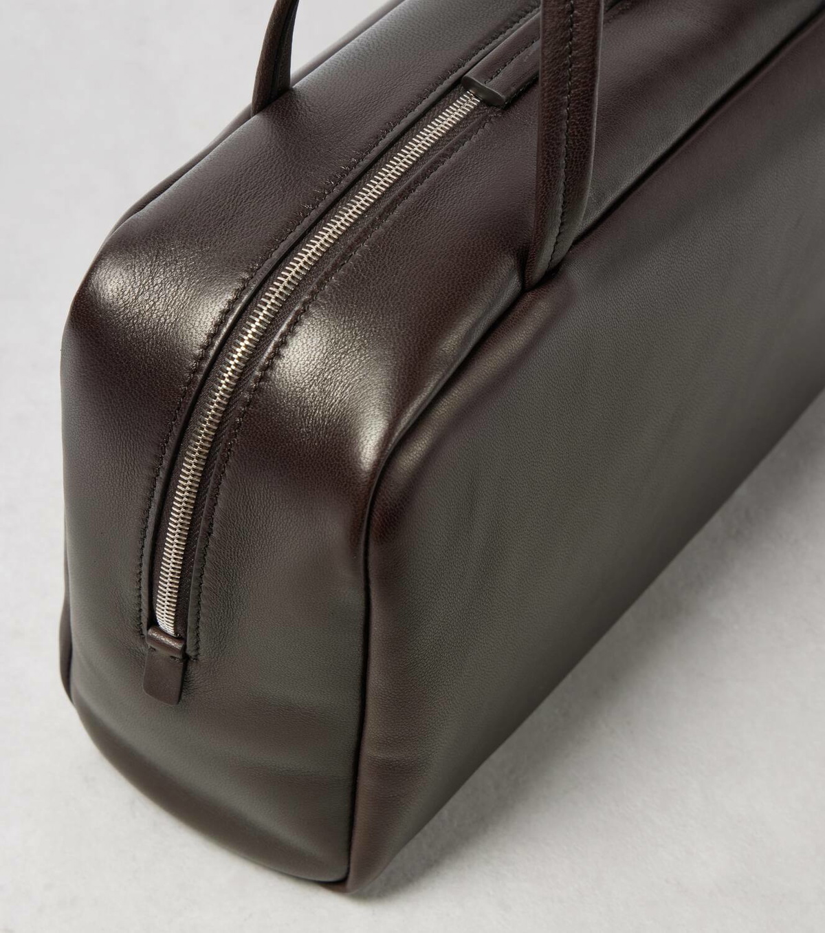 【THE ROW】Astra レザー トートバッグ Astra leather tote bag in brown - The Row | Mytheresa