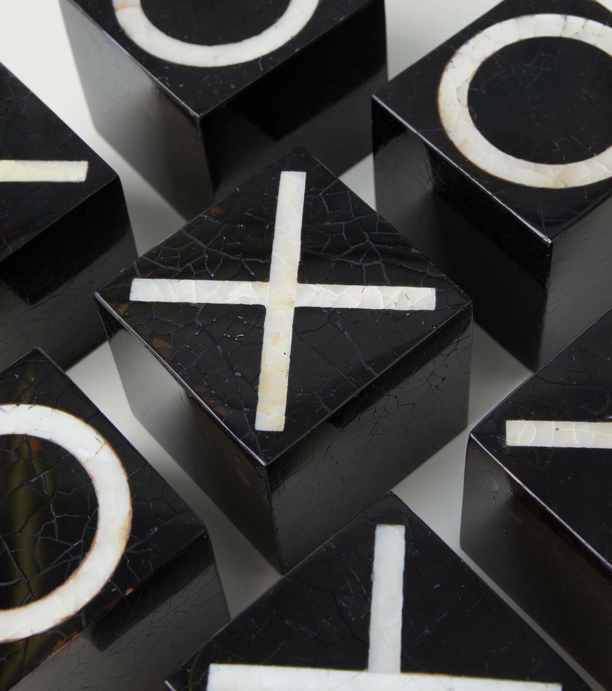 L'Objet Tic Tac Toe decorative object