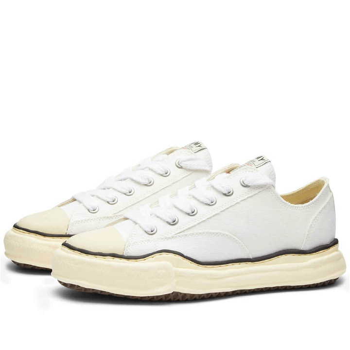 Photo: Maison MIHARA YASUHIRO Men's Peterson Low Vintage Sole Canvas Sneakers in White