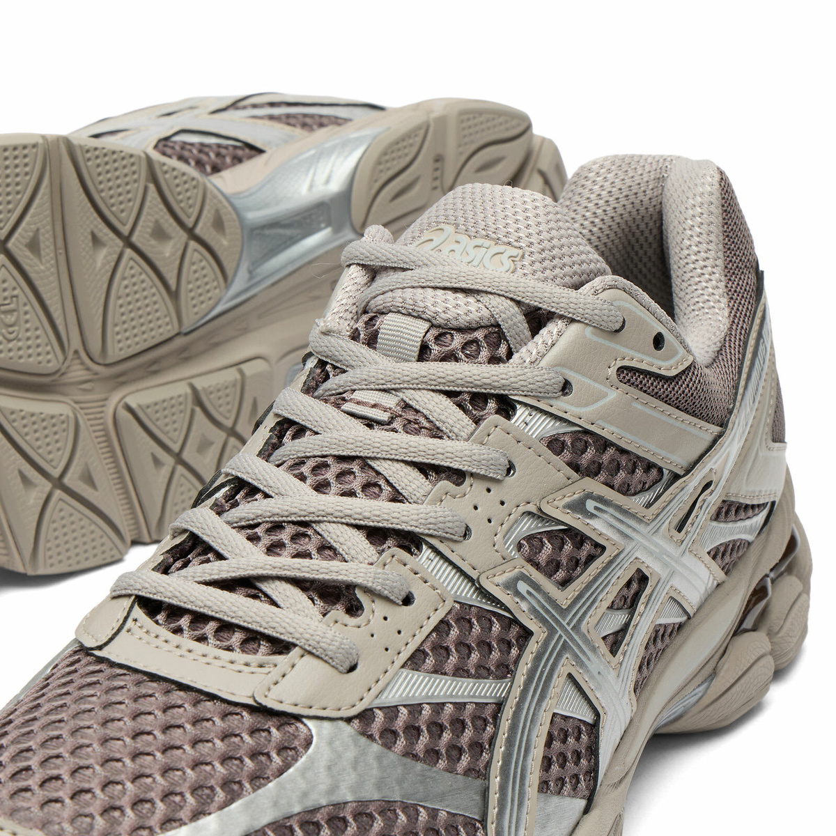 Asics GEL-CUMULUS 16 Sneaker in Cocoa Powder/Pure Silver
