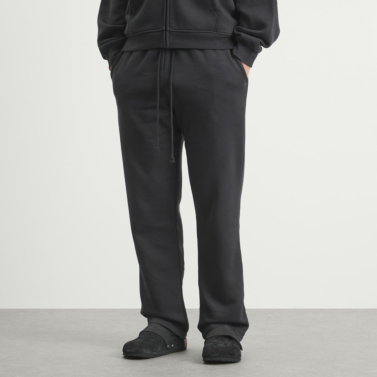 SKIMS Men's Straight Leg Sweatpants in Washed Onyx