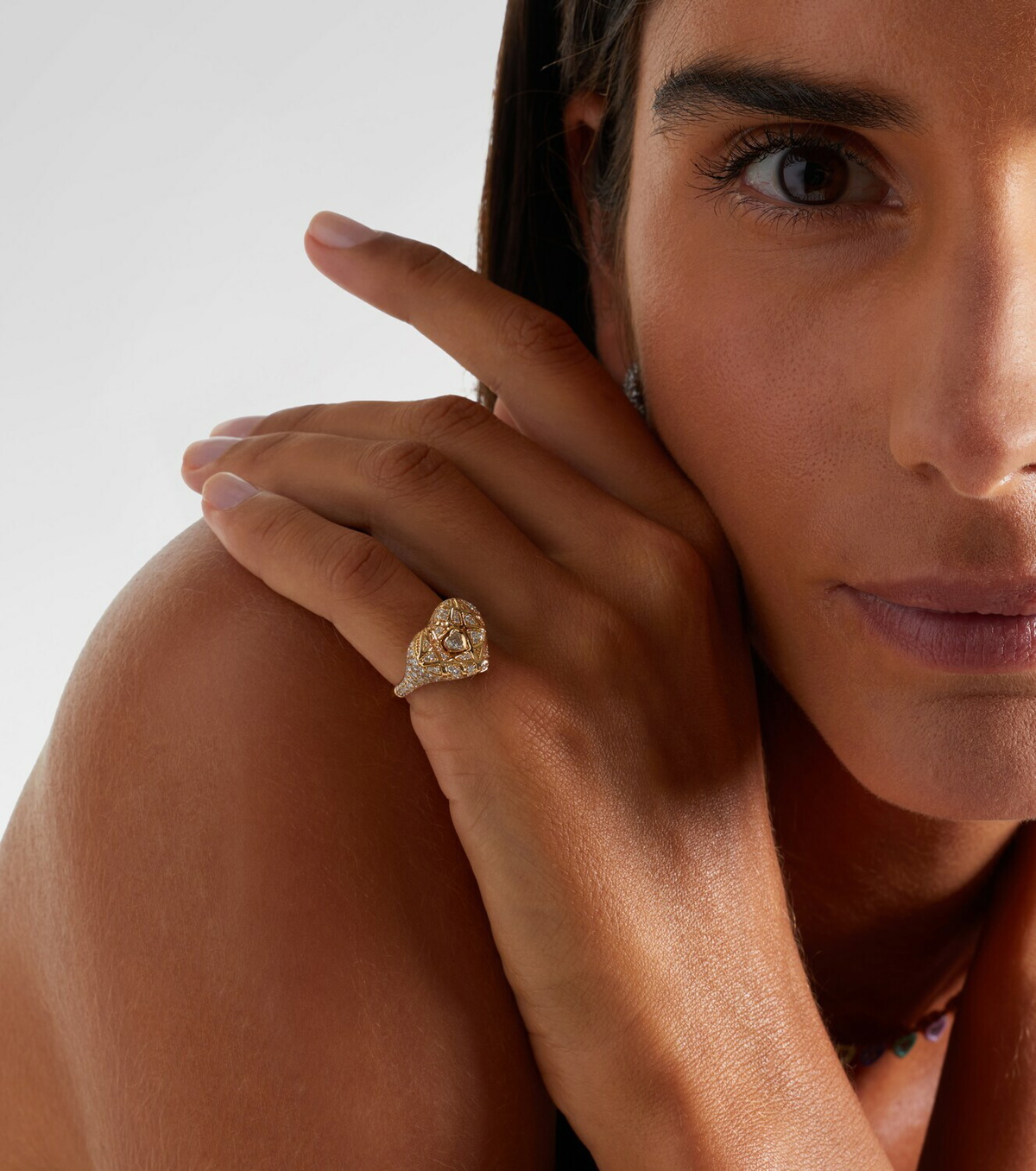 Kamyen 18kt gold pinky ring with diamond