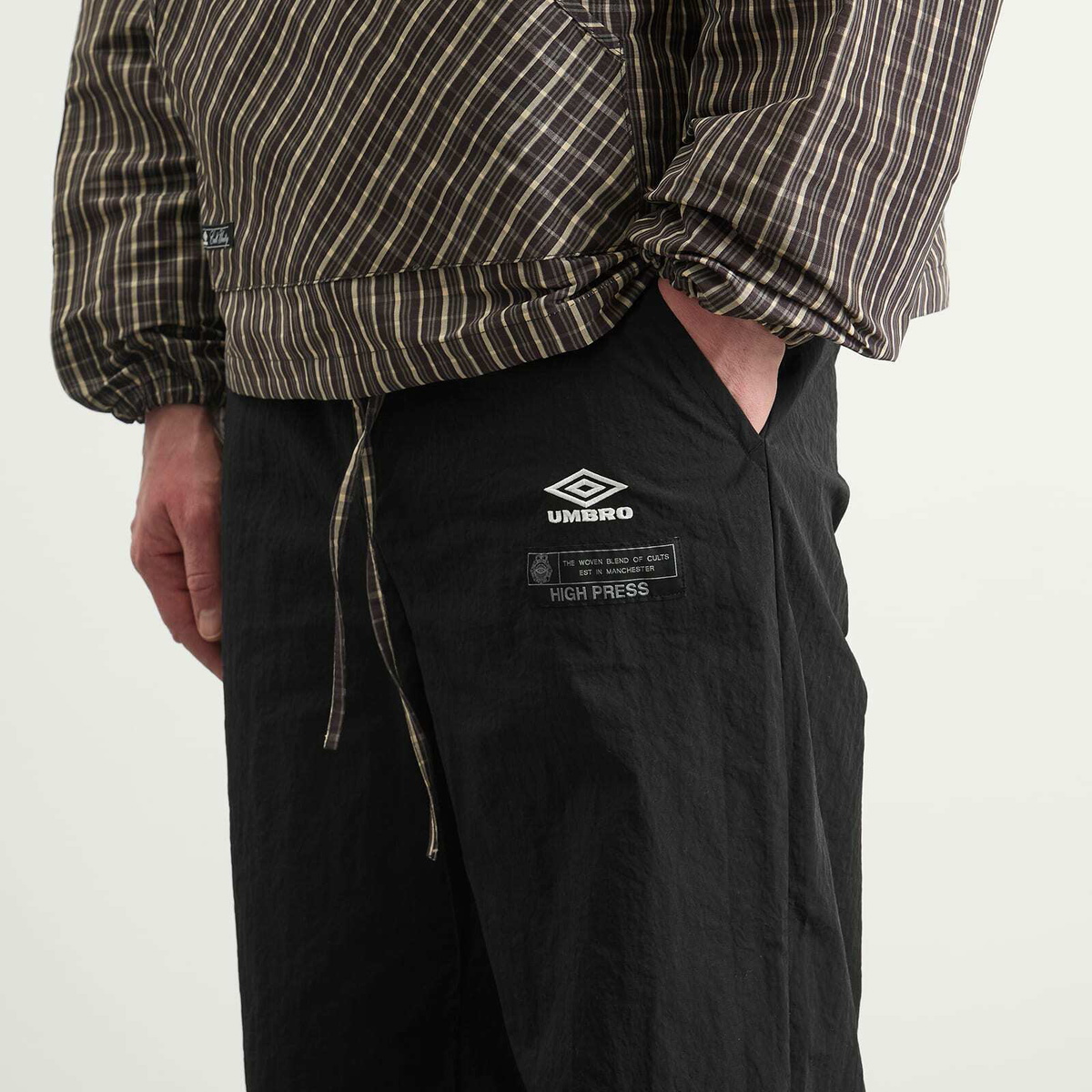 Umbro by Slam Jam Men's Antique Nylon Pant in Carbon Black