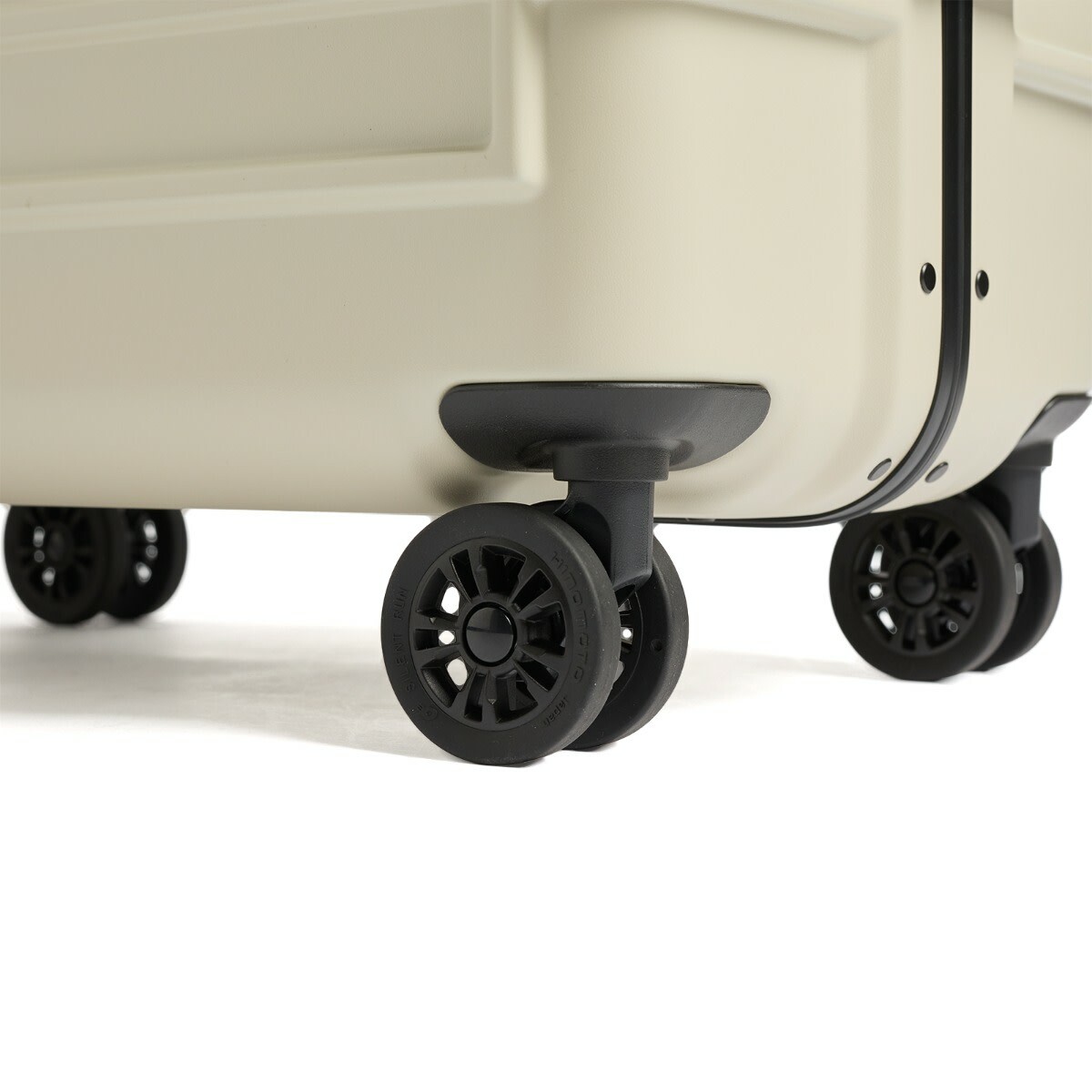 Eastpak Resist'r Luggage Case - Large in Sand 